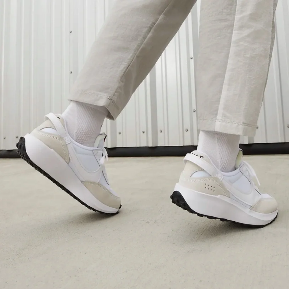 NIB Nike Waffle Debut Trainers Women’s 6.5 - Picture 4 of 15